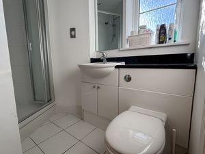Ensuite- click for photo gallery